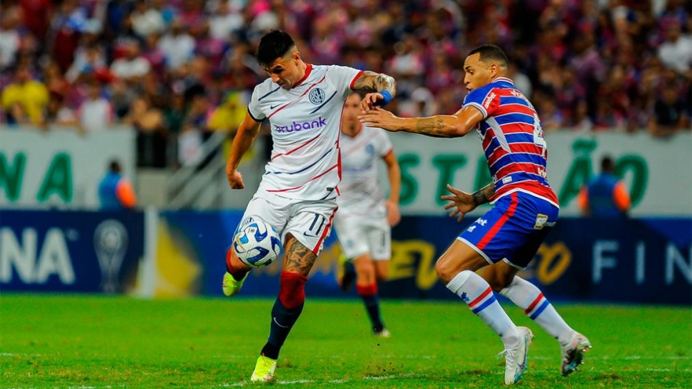 San Lorenzo no lo pudo sostener y cayó sobre el final ante Fortaleza en Brasil