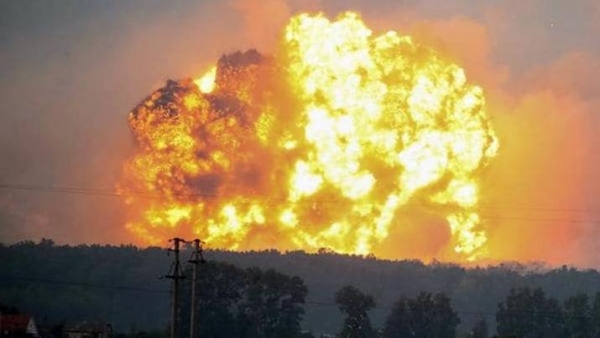Ucrania: 20 mil evacuados por explosión de un arsenal
