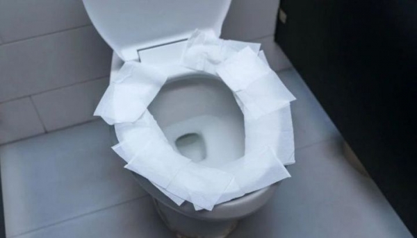 Poner papel en la tabla del inodoro no evitaría el contagio de enfermedades