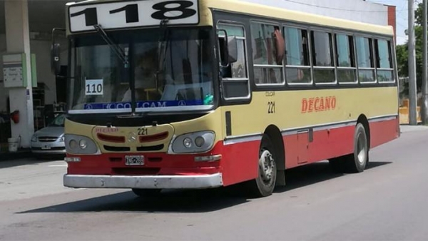 Los colectivos de empresas locales ya reemplazan a las líneas de Ersa