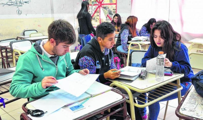 Invertirán 5 mil millones de pesos para buscar alumnos que abandonaron la escuela