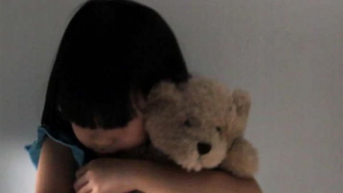 Denunció que su ex tenía relaciones con su propia hermana y obligaba a su hija a ser testigo