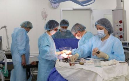 Fue al médico por dolores abdominales y lo que le extrajeron causó sorpresa