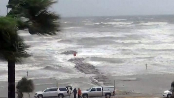 El huracán Harvey perdió intensidad tras tocar tierra en el sur de Texas