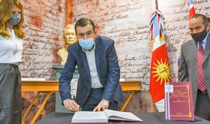 El gobernador inauguró la nueva sede del Archivo Histórico