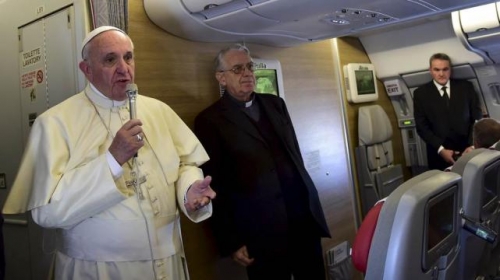 El Papa Francisco llegó a África y dijo: "lo único peligroso son los mosquitos"