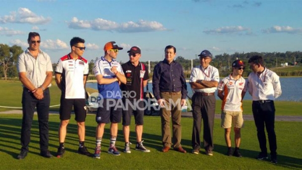 Zamora y pilotos del MotoGP recorrieron el Termas de Río Hondo Golf Club