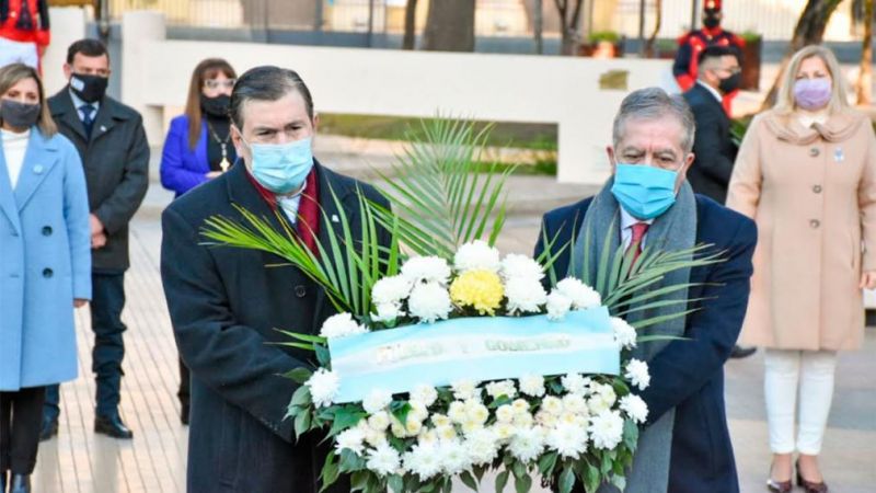 El gobernador Zamora encabezó el acto del Día de la Bandera