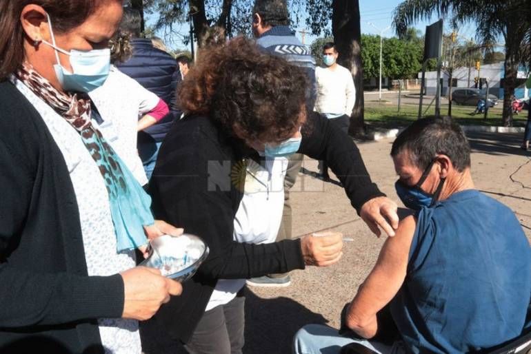 El Ministerio de Salud analiza dar una tercera dosis: cuándo se aplicaría