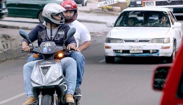 Prohibirán viajar de a dos en una moto