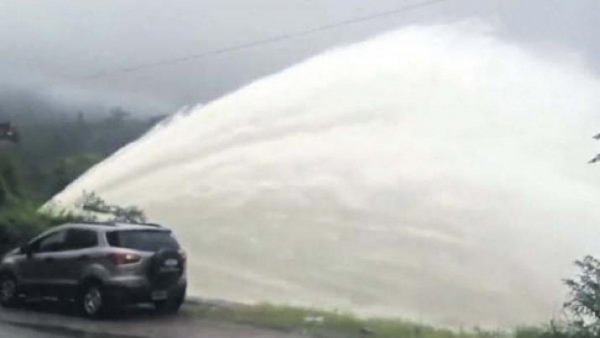 Abrieron válvulas para descomprimir El Cadillal.