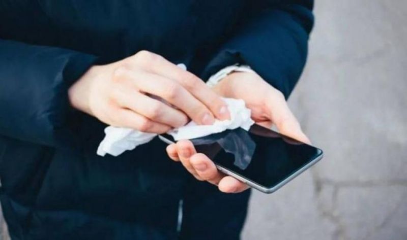 El coronavirus puede sobrevivir hasta 28 días en celulares o billetes