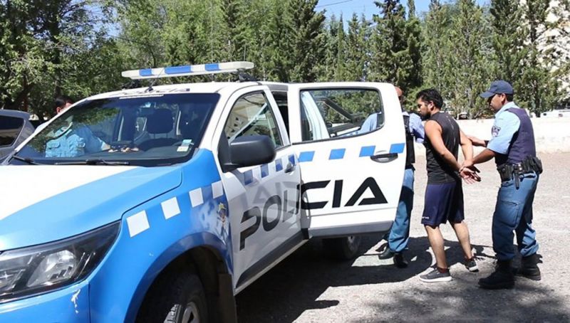 Conmoción en Neuquén: dos jóvenes decapitaron a su padre y se tomaron selfies con el cadáver
