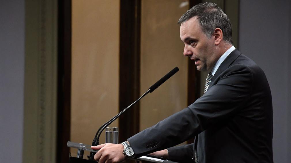 Javier Milei prohibirá por decreto el uso del lenguaje inclusivo en toda la administración pública nacional