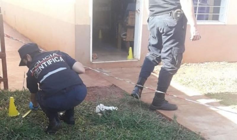 Atacó a su esposa con un ladrillo y, pensando que la había asesinado, se ahorcó en un árbol