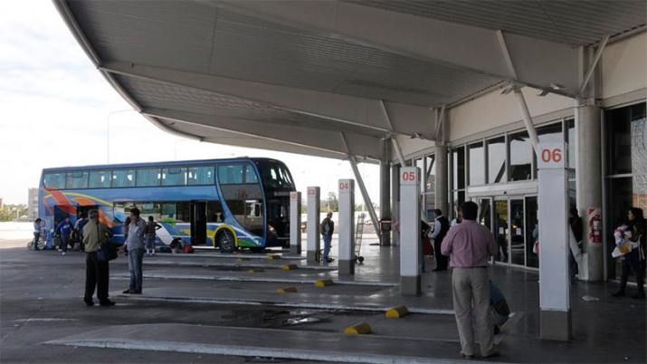 Oficializaron los protocolos que deberán cumplir las aerolíneas y micros de larga y media distancia