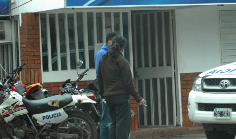 Agentes penitenciarios y policías de capital y el interior, sorprendidos en fiesta clandestina en el Bº Sarmiento
