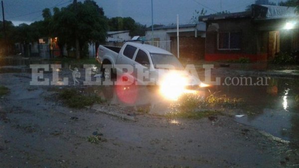 En nueva Esperanzas llueve desde anoche y complica a varias familias