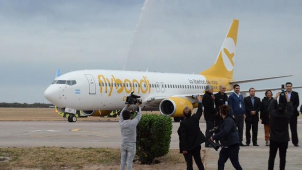 Llegó el primer vuelo de Flybondi a la provincia