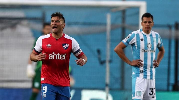 Racing no pudo con Nacional y cayó en Avellaneda