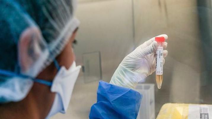 Un estudio sostiene que el coronavirus sobrevive en la piel cinco veces más que el de la gripe