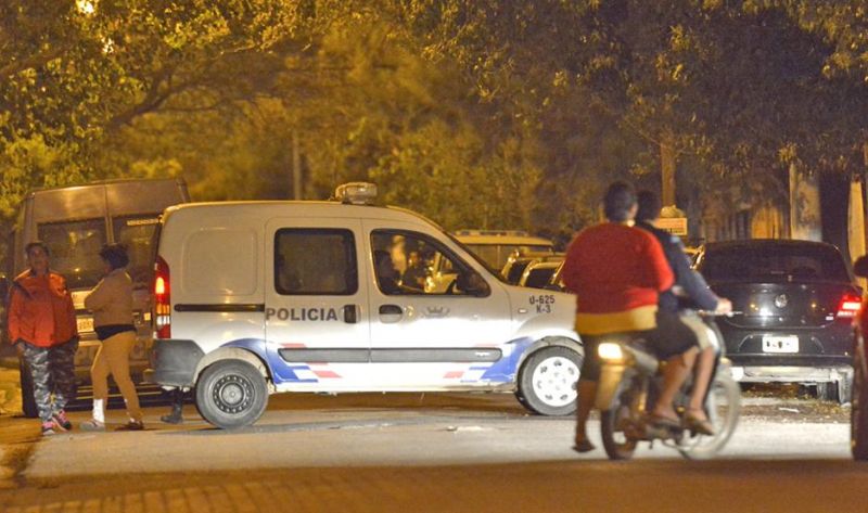 Brutal golpiza a una joven que quiso defender a su novia ante 4 “amigos”