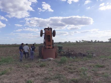 Tragedia en campo de Castelli: hombre muere aplastado por un tractor