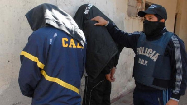 Dos tíos la ataban y le tapaban la boca mientras la violaban desde los siete años
