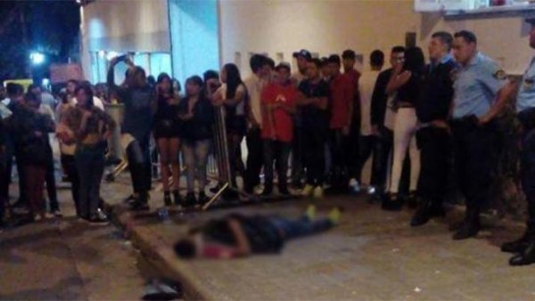 Murió un hombre en el baile de la Mona Jiménez.