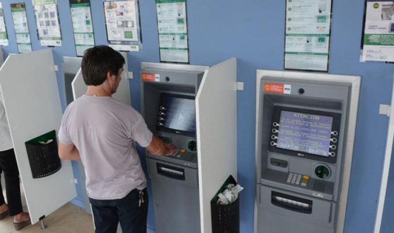 Los empleados públicos cobran el sueldo el jueves 30