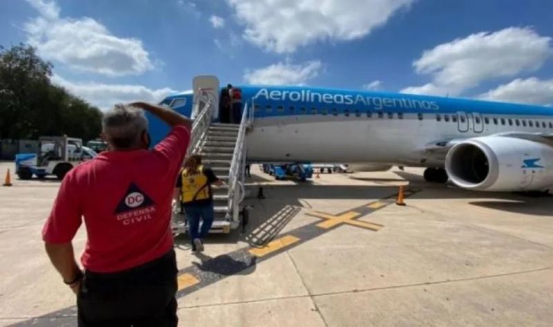 Susto en el aire: un avión debió aterrizar de emergencia en Córdoba
