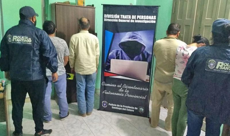 Una madre obligaba a tres hijas, de 16, 14 y 11 años, a prostituirse por mil pesos: tres “clientes” presos