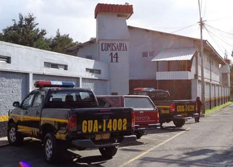 Una mujer sorprendió a su hijo golpeando a la novia y lo denunció