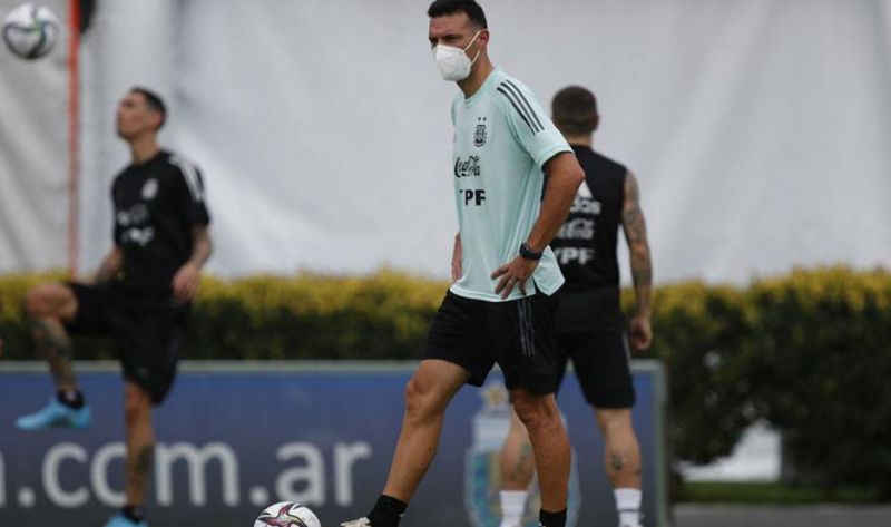 Scaloni anunció que tuvo coronavirus y al igual que dos futbolistas no viaja a Chile con la Selección