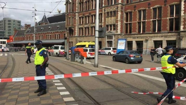 Ataque a cuchillazos en la estación de trenes de Ámsterdam: hay 3 heridos