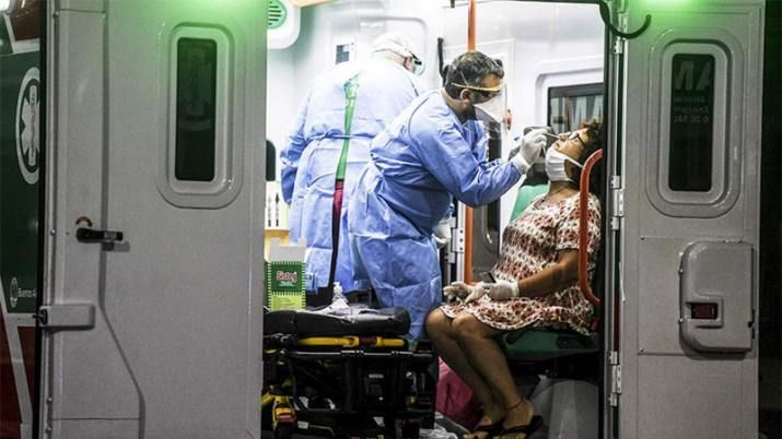 Argentina superó los 16 mil casos diarios de coronavirus y es un nuevo récord