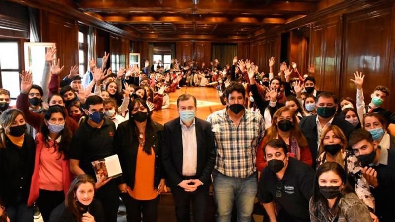 El gobernador recibió a estudiantes de Quimilí: “Son el presente y el futuro de Santiago”