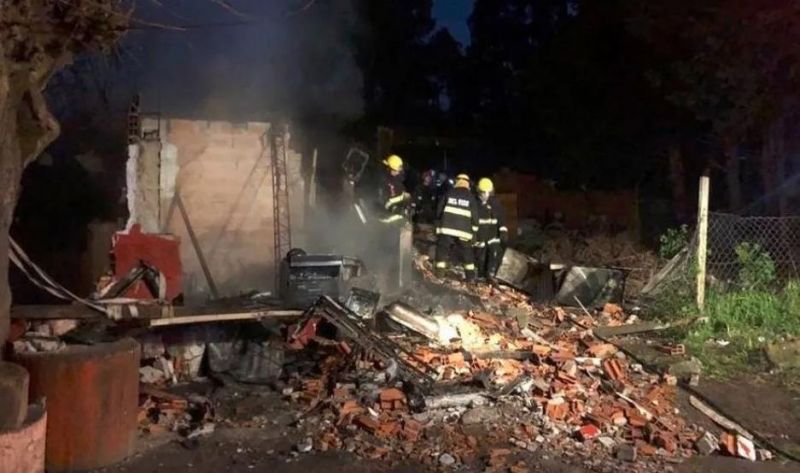Dejaron a sus hijos solos y cinco de ellos murieron al quemarse la casa