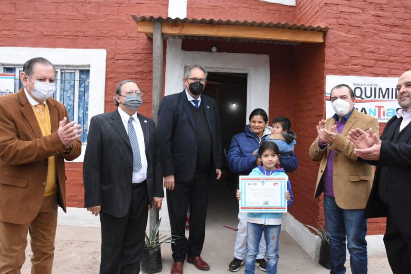 Quimili celebro su cumpleaños con la entrega de Viviendas sociales.