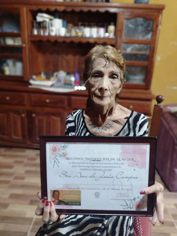 Reconocimiento a Doña Ana Campos como la primer Concejal de Pampa de los Guanacos.