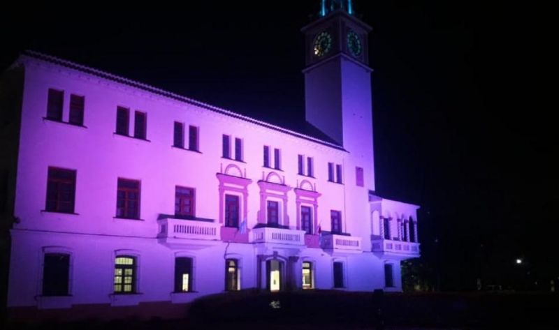 La Casa de Gobierno se iluminó de morado en conmemoración al Día Internacional de la Mujer
