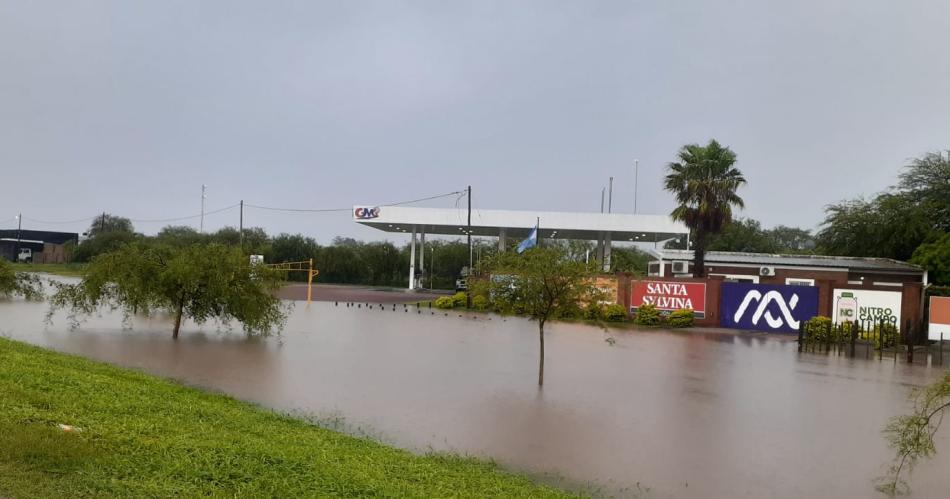 Varias familias asistidas por inundaciones en Quimili.