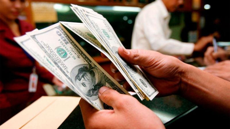 El Gobierno cierra más el acceso que tienen las empresas a los dólares
