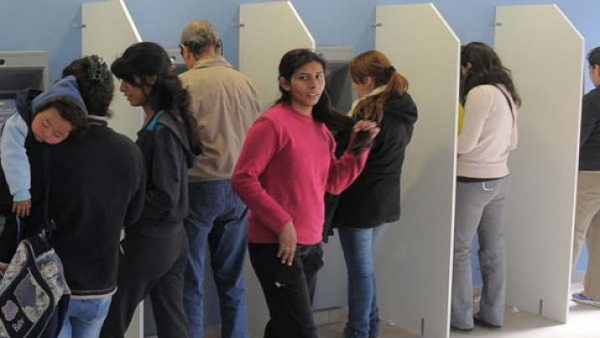 Hoy se inicia el pago de asignaciones universales y el viernes a los jubilados, con aguinaldo incluido