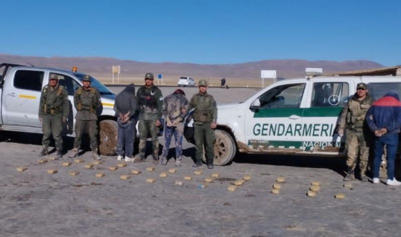 Trío de narcos intentaron huir de los gendarmes por las Salinas Grandes y esto les pasó