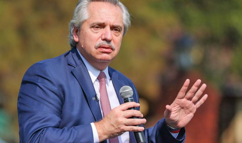 Los precandidatos oficialistas “deben dejar sus cargos”