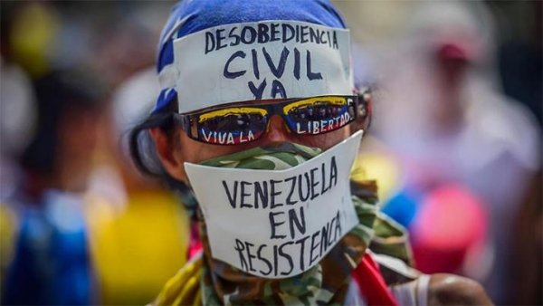 Ascienden a tres los muertos durante las protestas contra el gobierno de Maduro