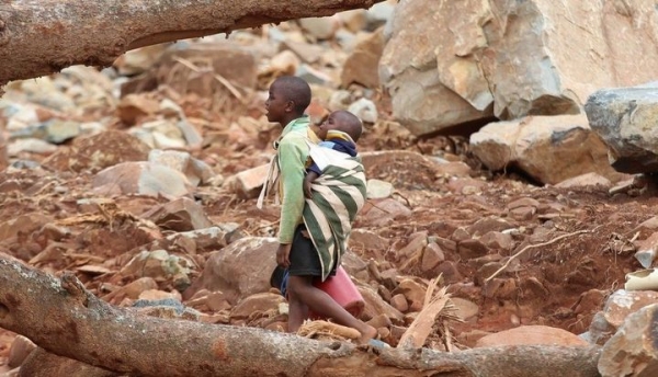 Desolación: Casi un millón de niños abandonados y desolación en Zimbabwe