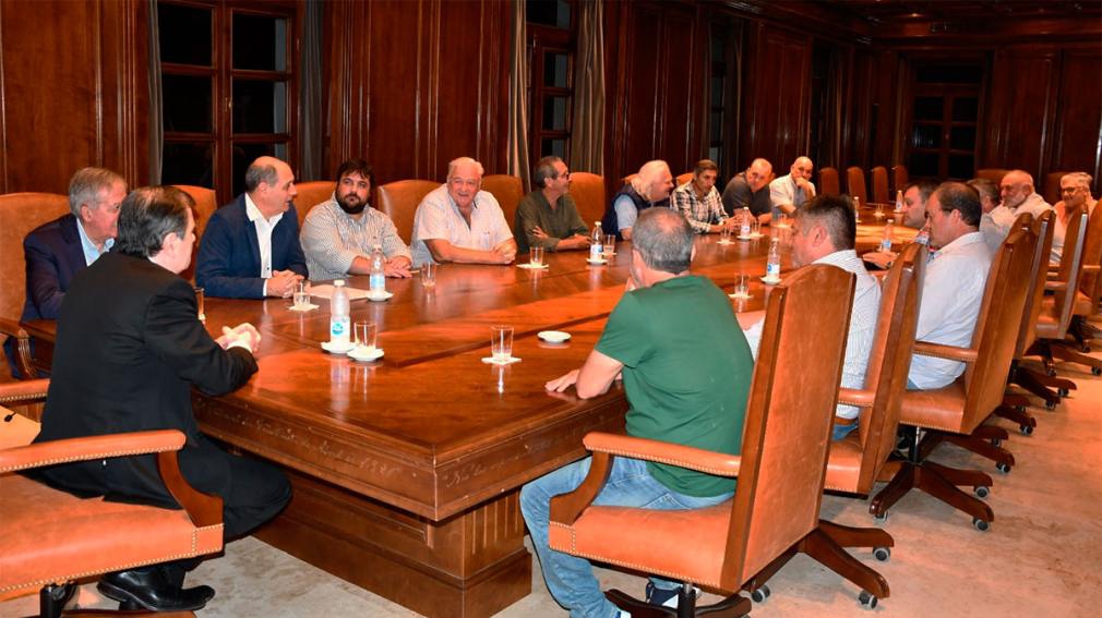 El gobernador Gerardo Zamora recibió a representantes de asociaciones agropecuarias