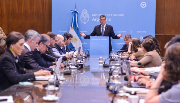 Un día después de las elecciones, Massa anunció un nuevo dólar para los exportadores de bienes